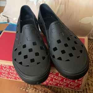 Vans slip on trek shoes